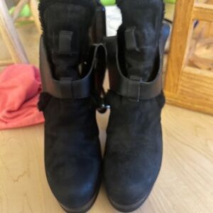 Fendi suede fur trim ankle boots booties  heels platform  black